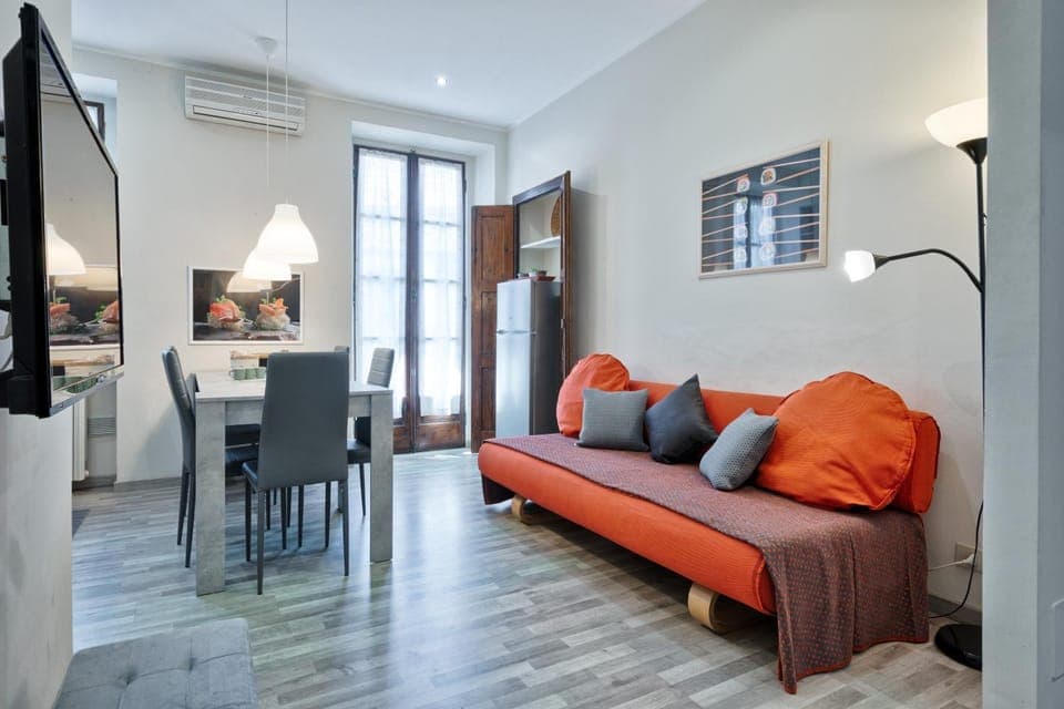 TV and multimedia, Kitchen or kitchenette, Living room, Seating area, Dining area