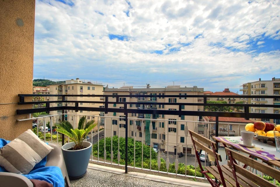 Property building, Patio, View (from property/room), Balcony/Terrace, Living room, City view