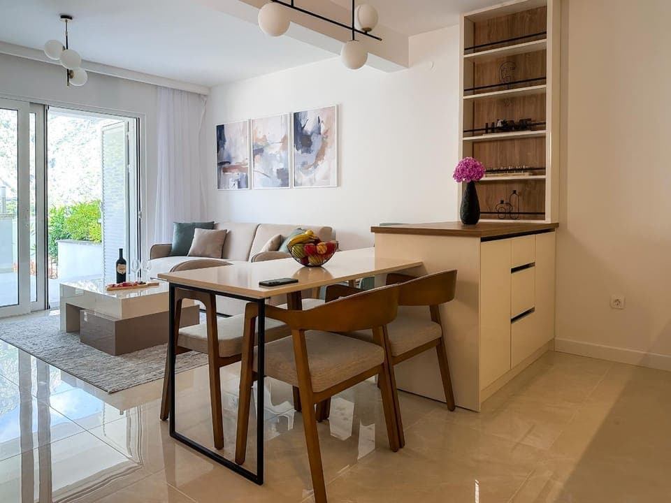 Living room, Seating area, Dining area