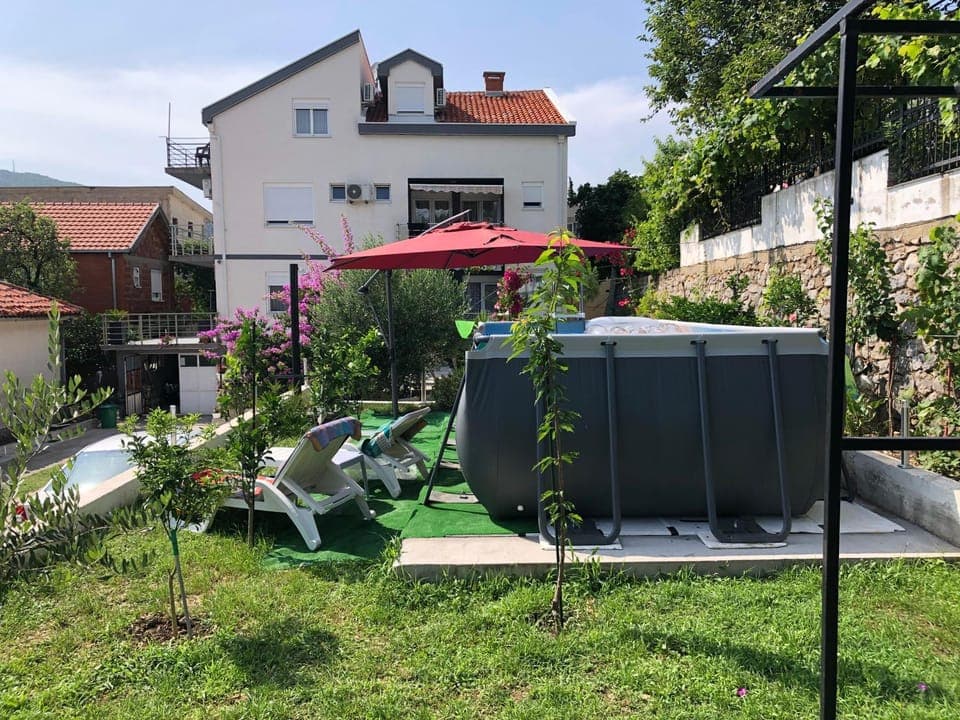 Balcony/Terrace, sunbed