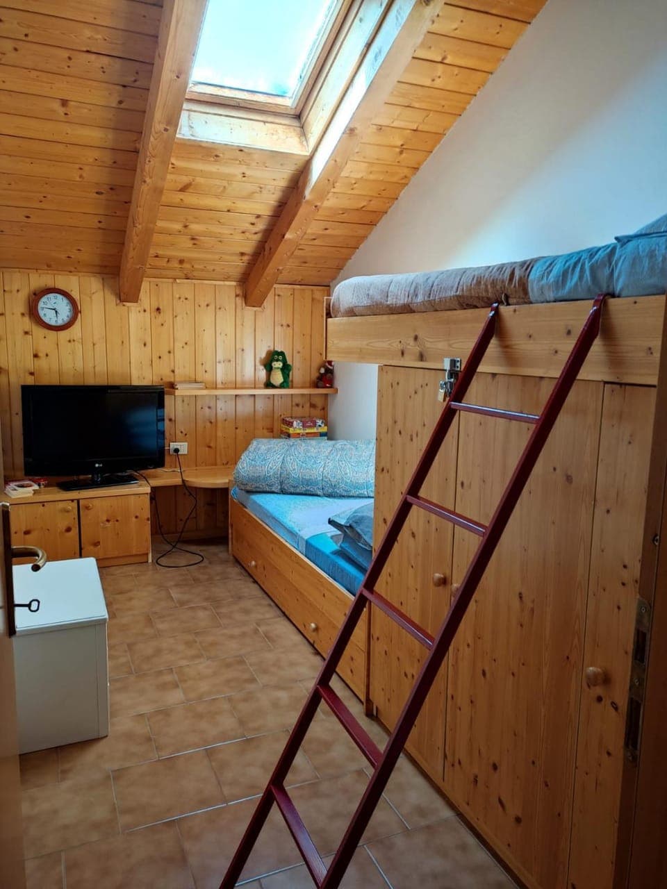 Bedroom, bunk bed