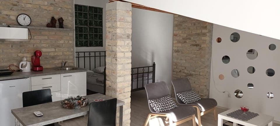 Kitchen or kitchenette, Living room, Seating area, Dining area