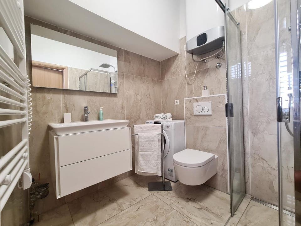 Shower, Toilet, Bathroom, internet, towels, washing machine