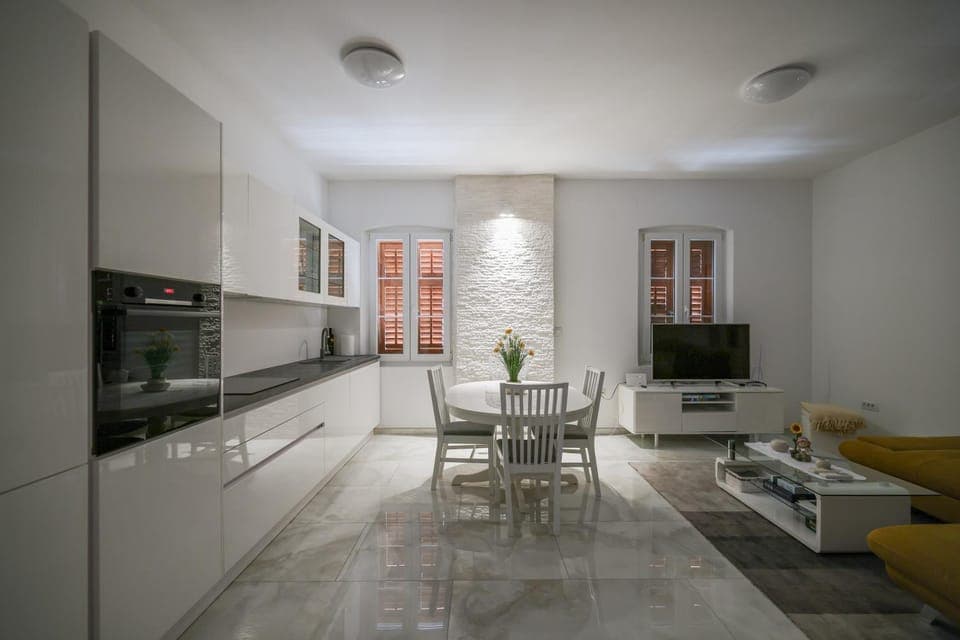 TV and multimedia, Kitchen or kitchenette, Living room, Seating area, Dining area, pet friendly, stove
