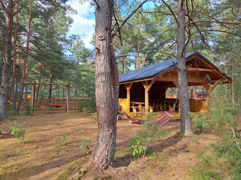 Property building, Communal lounge/ TV room, Balcony/Terrace, Garden view