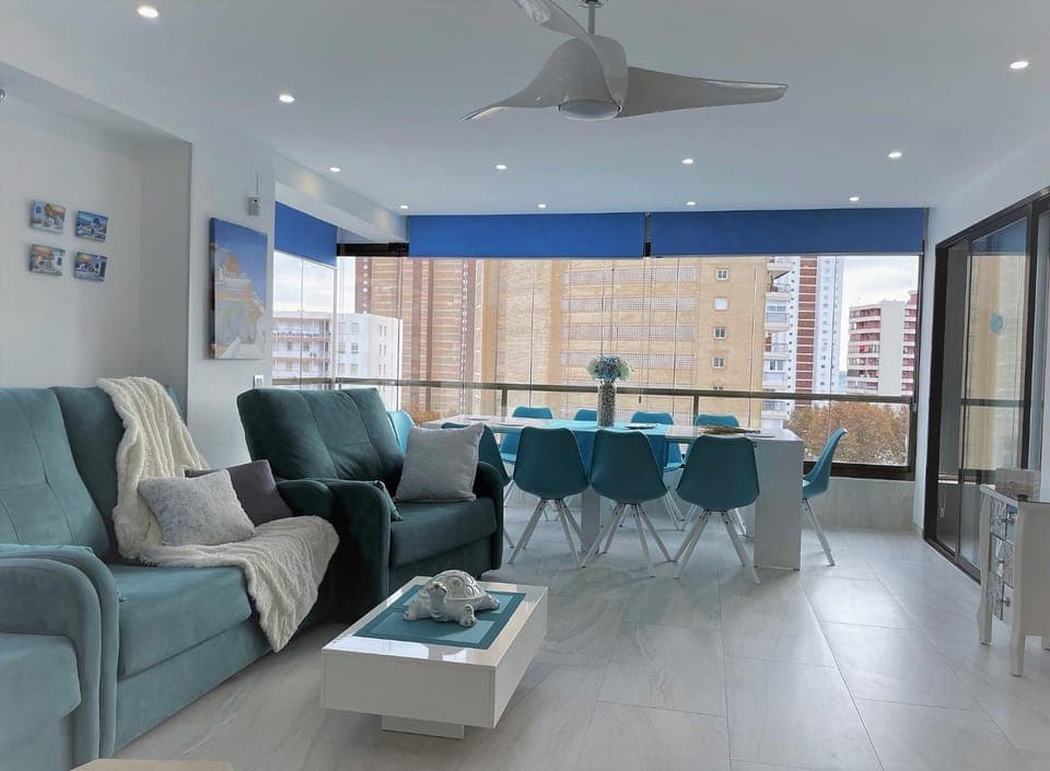 Living room, Seating area, Dining area, fireplace