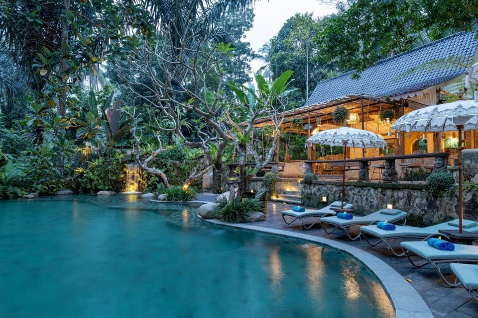 Restaurant/places to eat, Swimming pool