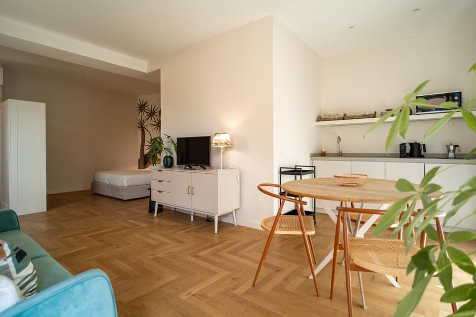 Kitchen or kitchenette, Living room, Dining area