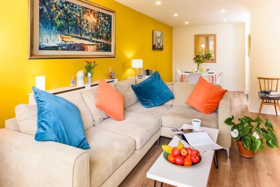 Living room, Dining area