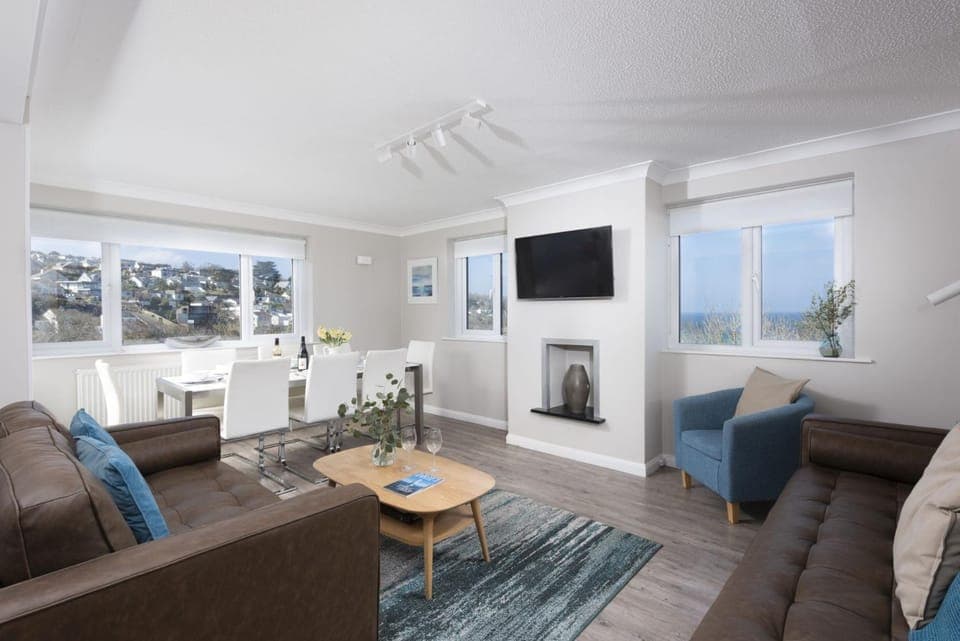 Communal lounge/ TV room, TV and multimedia, Living room, Evening entertainment