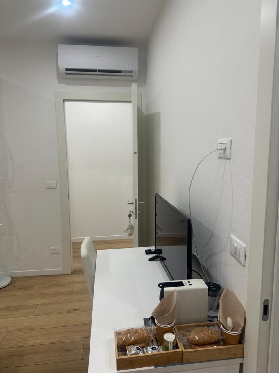 Coffee/tea facilities, Dining area