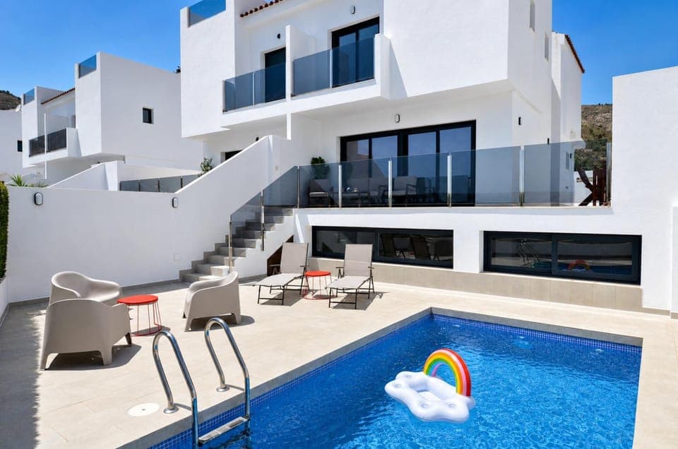 Property building, Balcony/Terrace, Seating area, Swimming pool, sunbed