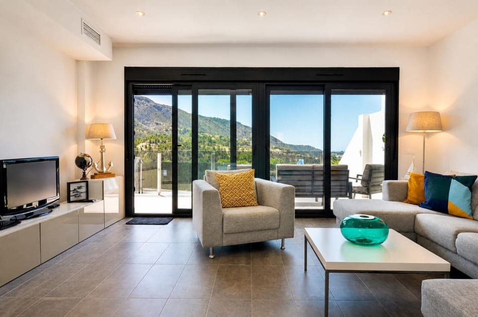 TV and multimedia, Living room, Seating area, Mountain view