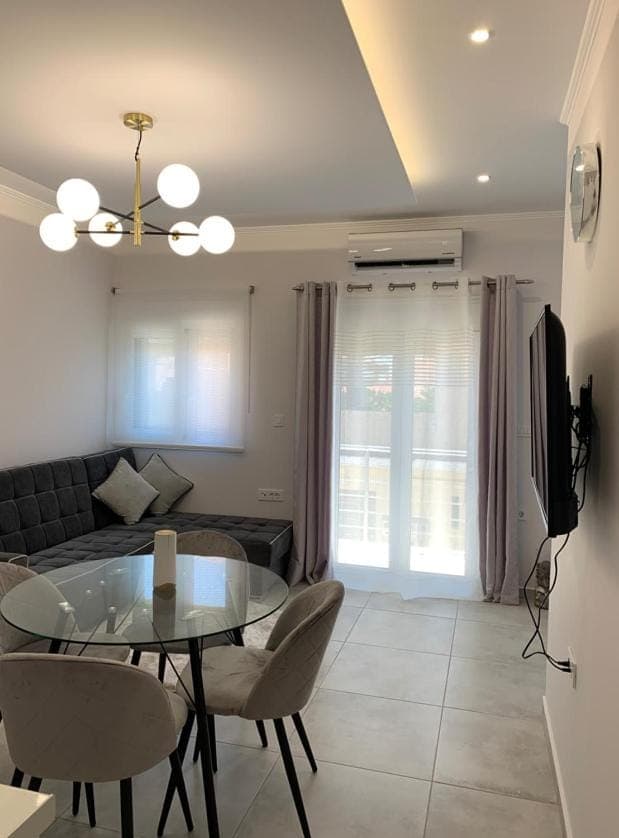 Communal lounge/ TV room, TV and multimedia, Living room, Seating area, Evening entertainment