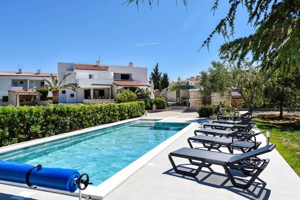 Property building, Day, Garden, Garden view, Pool view, Swimming pool
