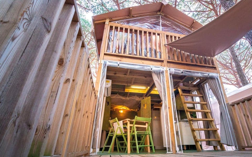 Property building, Patio, Balcony/Terrace