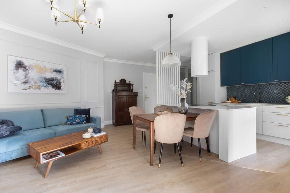 Kitchen or kitchenette, Living room, Seating area, Dining area