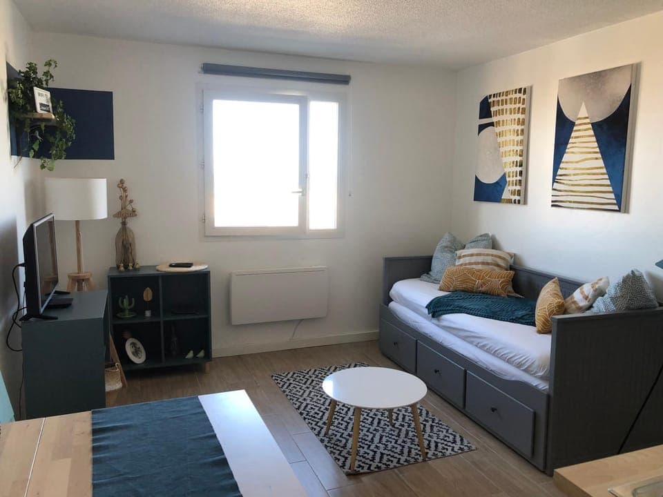 Bed, TV and multimedia