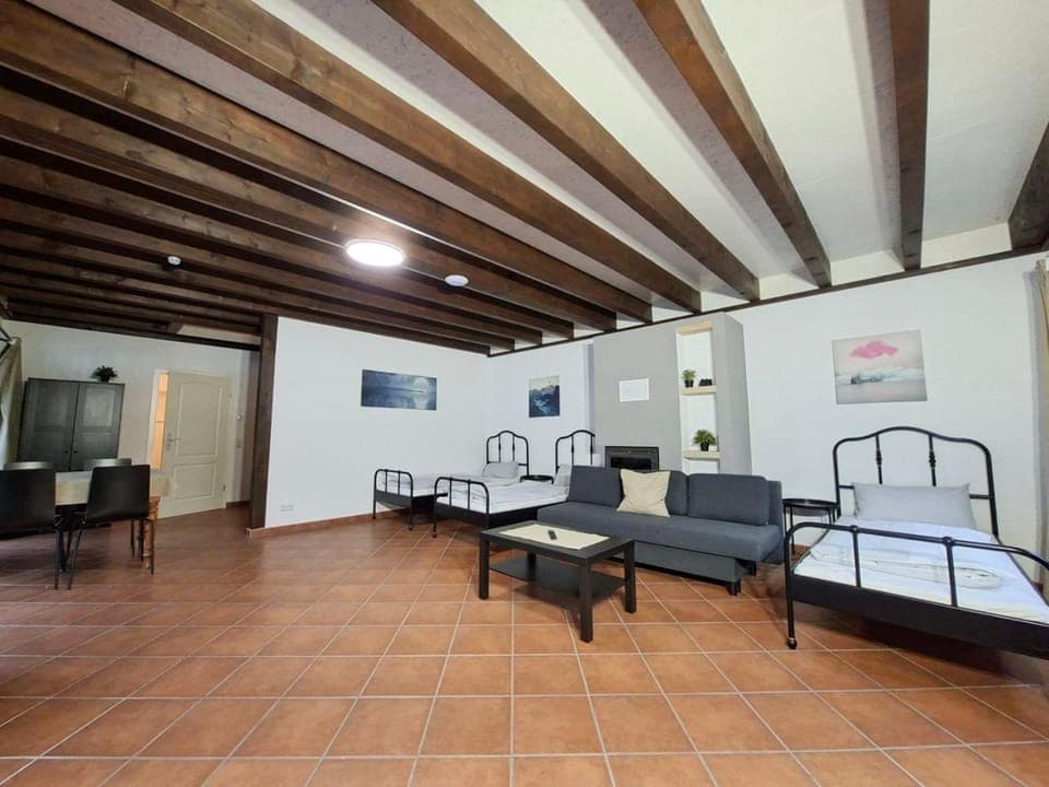 TV and multimedia, Living room, Seating area