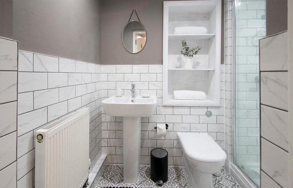 Toilet, Property building