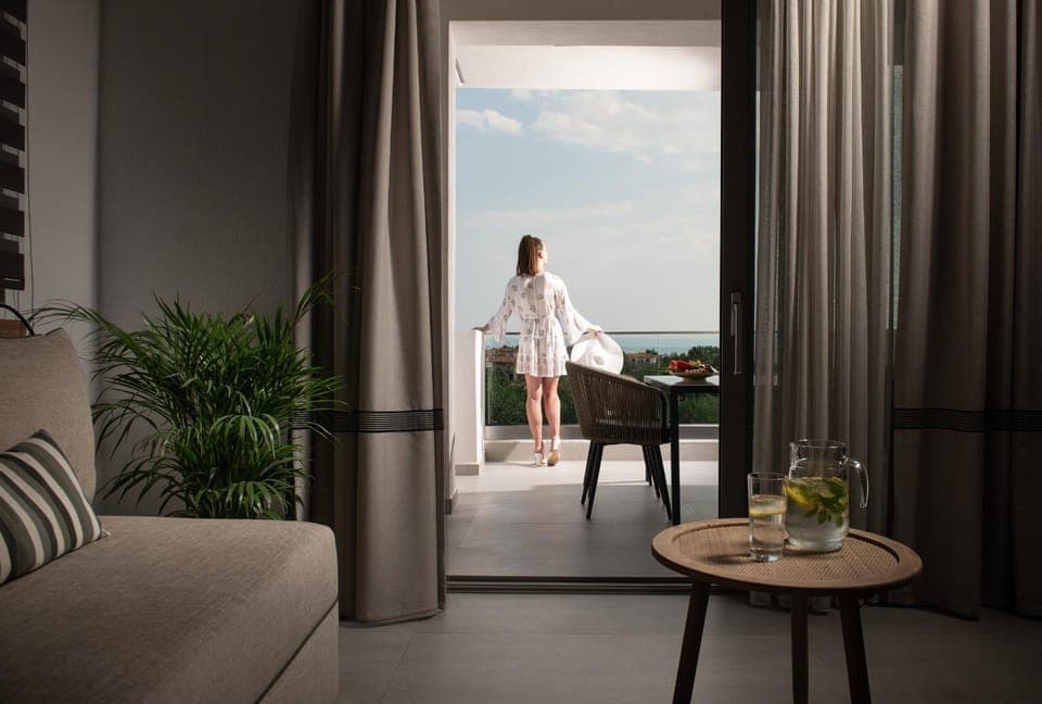 View (from property/room), Balcony/Terrace, Living room, Seating area