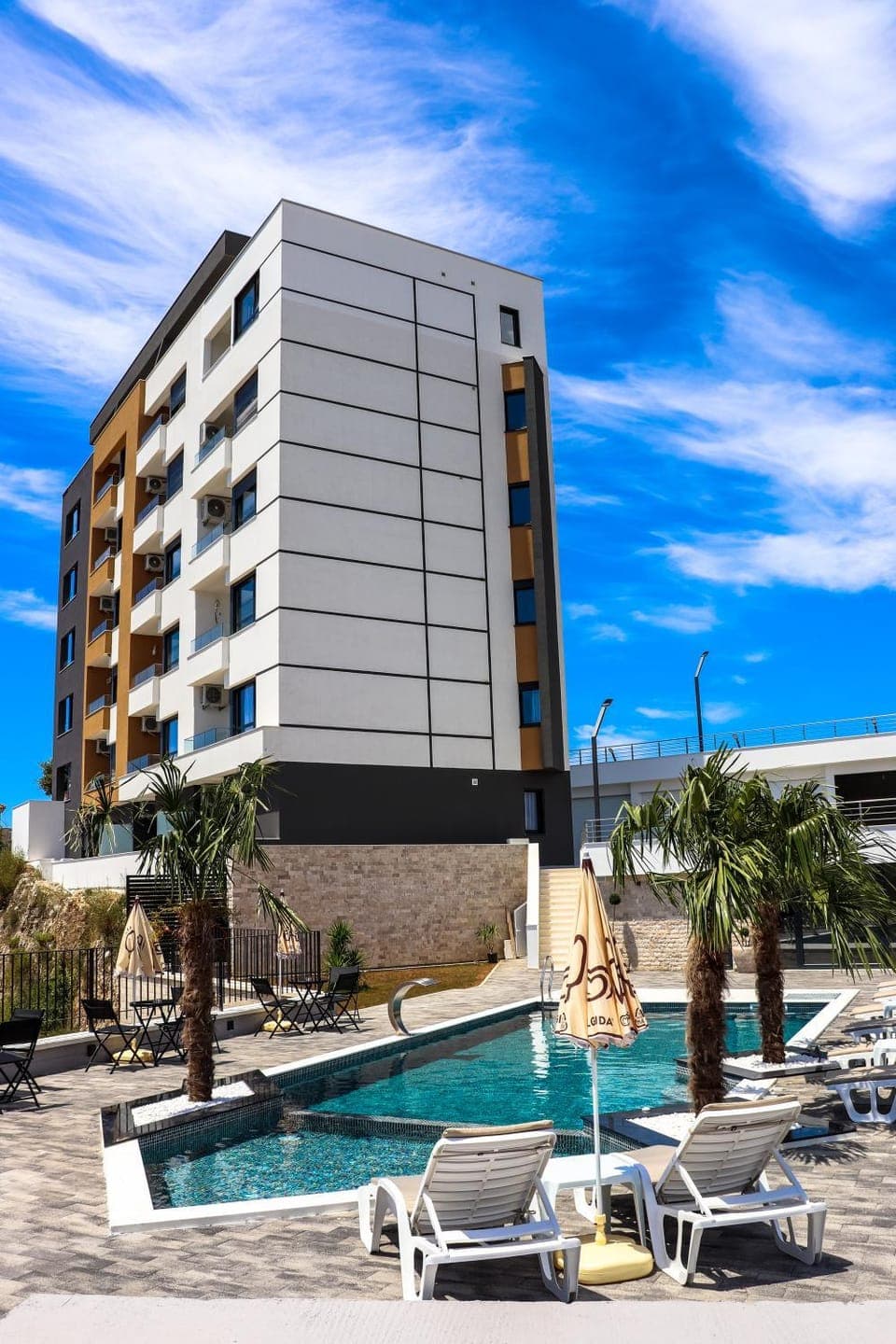Property building, Pool view, Breakfast