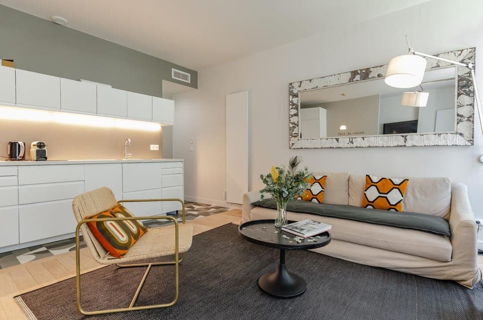 Coffee/tea facilities, Kitchen or kitchenette, Living room, dishwasher, heating, microwave, oven, stove, air conditioner