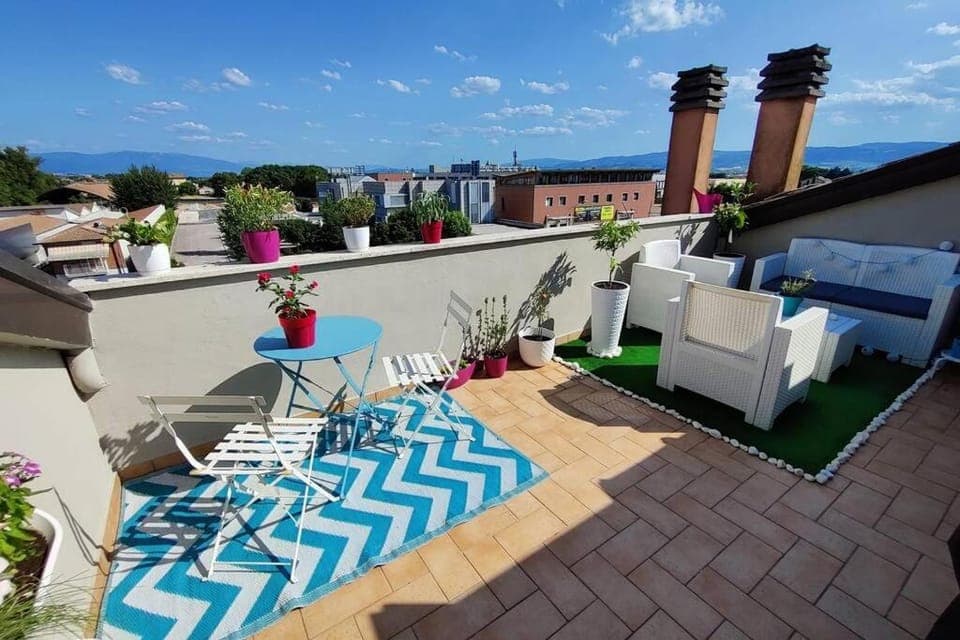 Property building, Patio, Garden, Balcony/Terrace