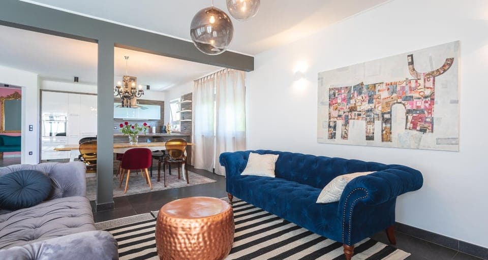 Living room, Decorative detail, Seating area, Dining area, internet