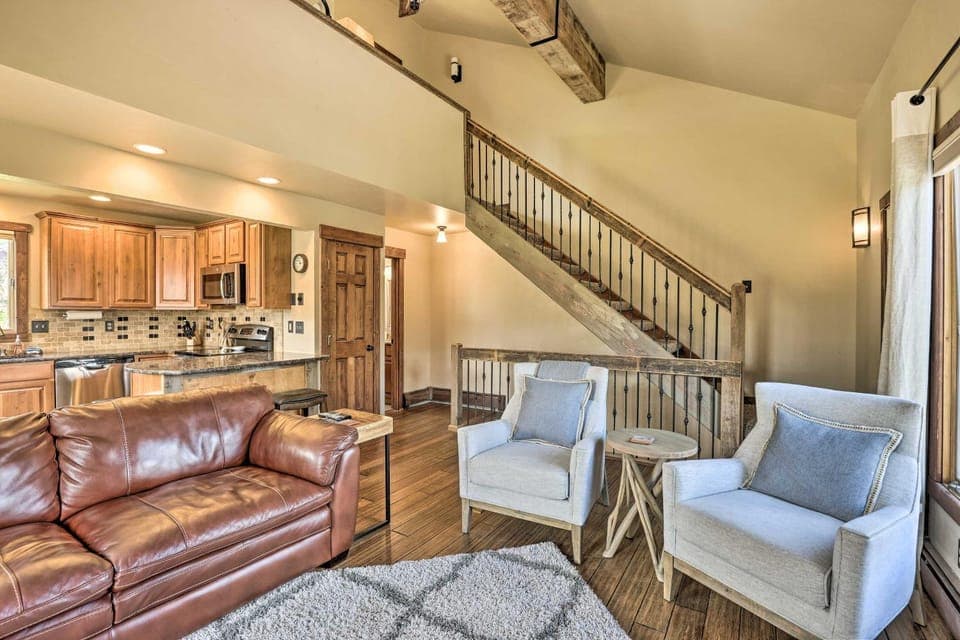 3-Story Home w/ Balcony ~ 6 Mi to Winter Park! House in Fraser