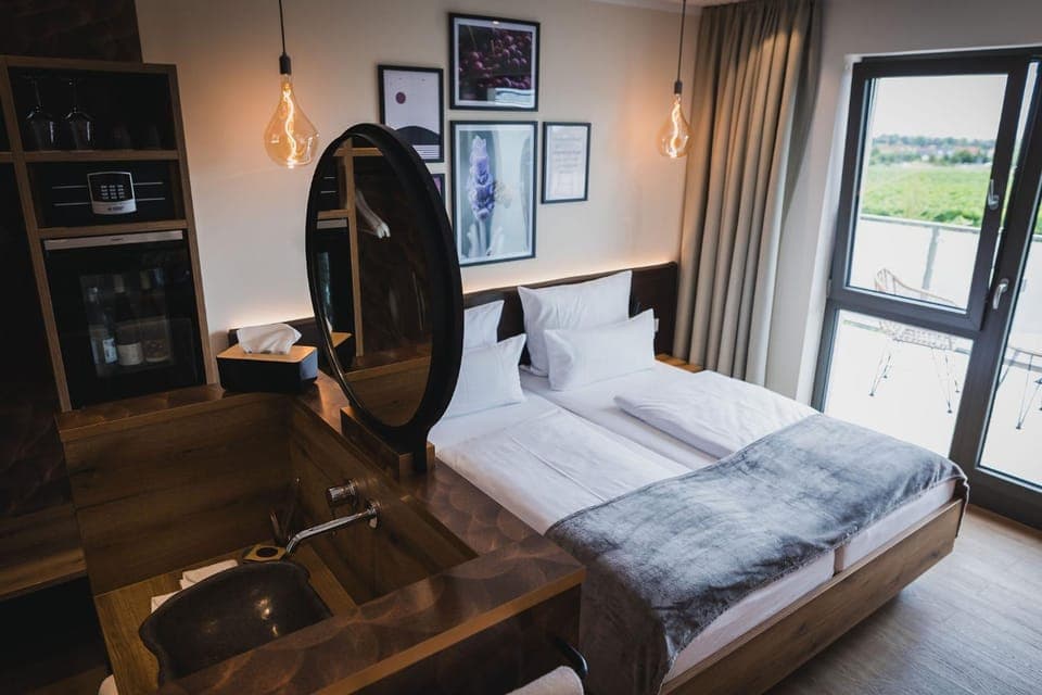 Bed, Photo of the whole room