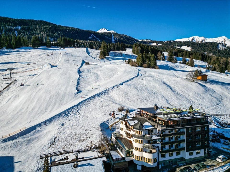Property building, Natural landscape, Winter