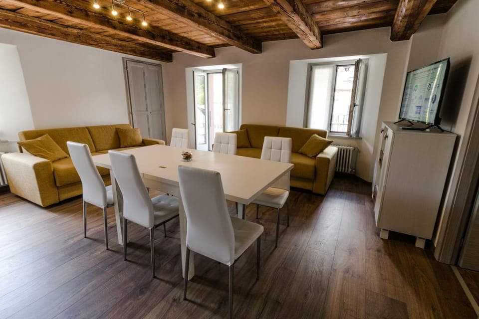 Living room, Dining area