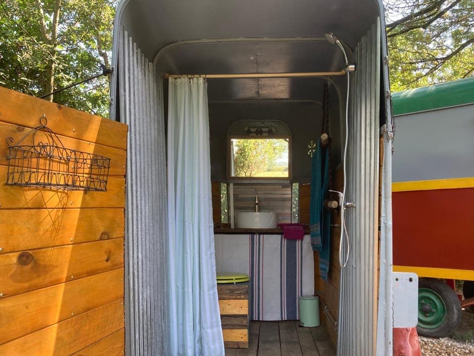 Bathroom, Internal: Not applicable to any particular room