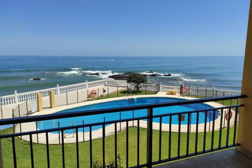Balcony/Terrace, Pool view, Sea view, Swimming pool