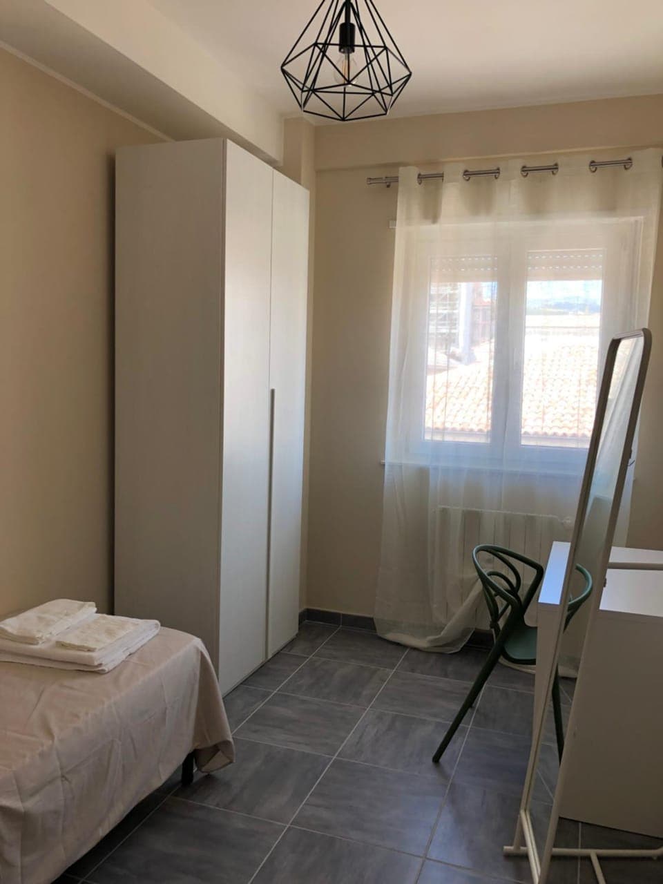 Bed, Photo of the whole room, Seating area, Bedroom