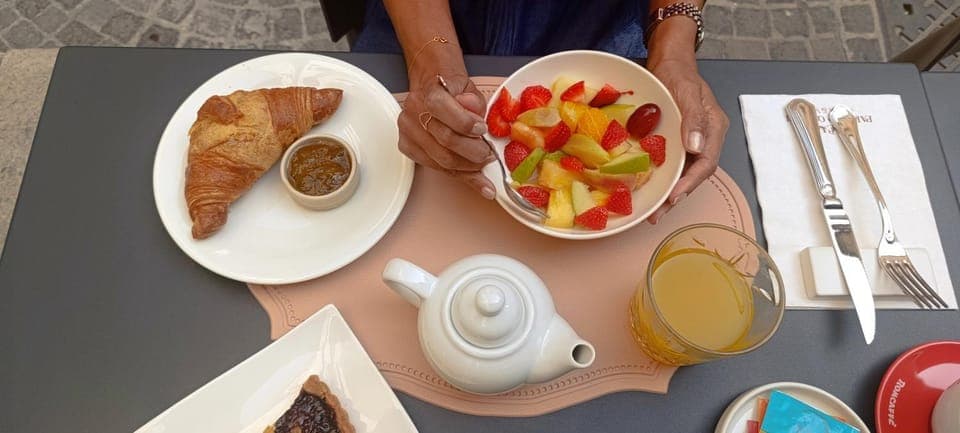 Restaurant/places to eat, Breakfast, Continental breakfast