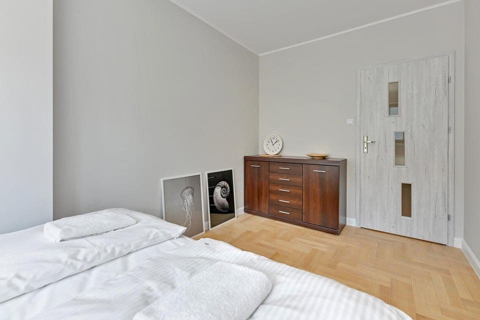 Bed, Photo of the whole room, Seating area, Bedroom, Area and facilities, wardrobe