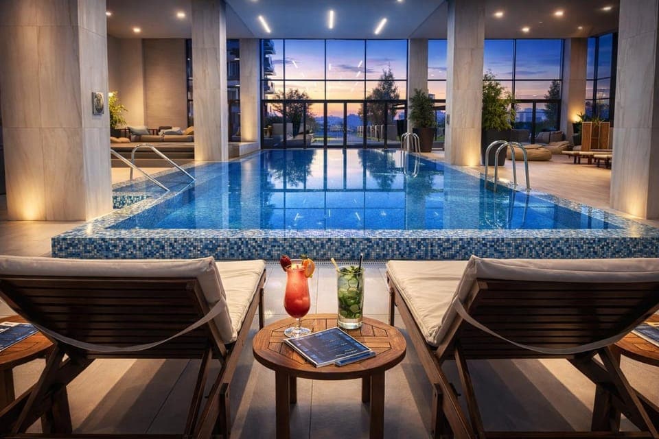 Pool view, Swimming pool, sunbed