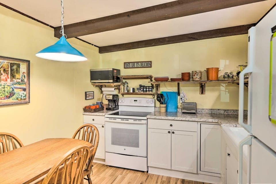 Rustic Hideaway w/ Fire Pit < 1 Mi to River! House in Shenandoah Valley