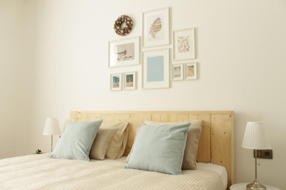 Bed, Photo of the whole room, Decorative detail, Bedroom