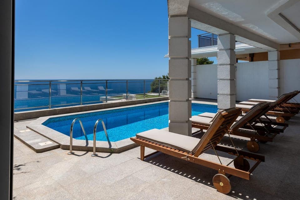 Pool view, Swimming pool, sunbed