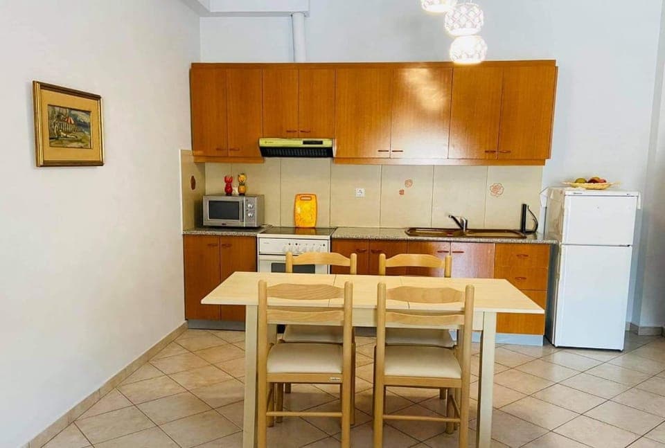 Kitchen or kitchenette, Communal kitchen