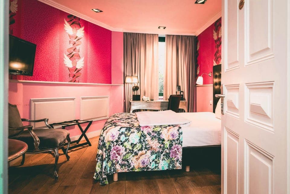 Bed, Photo of the whole room