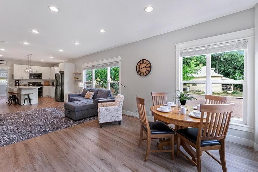 Cozy Chic Home In Downtown Loveland! House in Loveland
