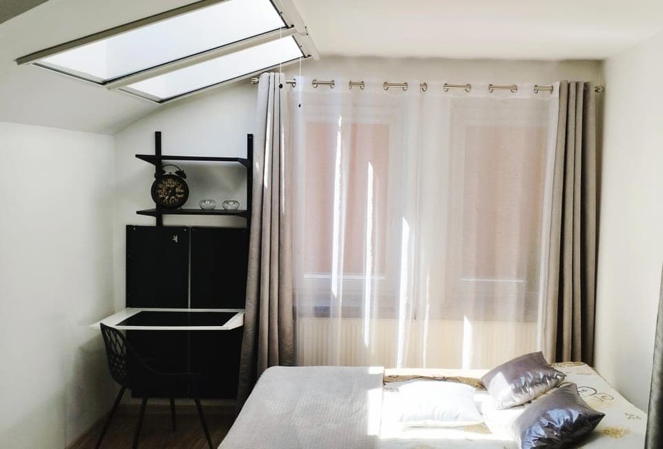 Photo of the whole room, Bedroom