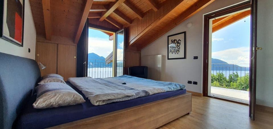 Bed, Photo of the whole room, Bedroom, Lake view