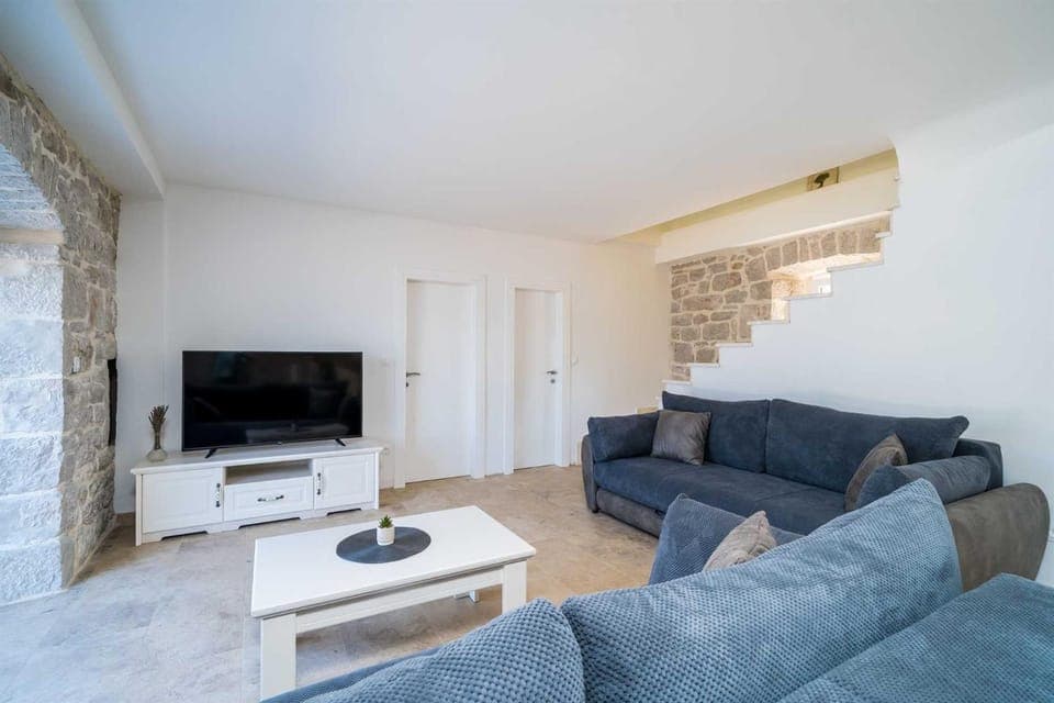 Communal lounge/ TV room, Living room