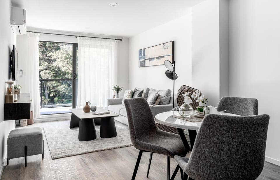 TV and multimedia, Living room, Seating area, Dining area