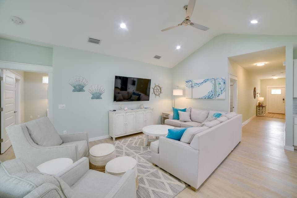 West End Home w/ Yard < 1 Mi to Beach Access! House in Sunnyside